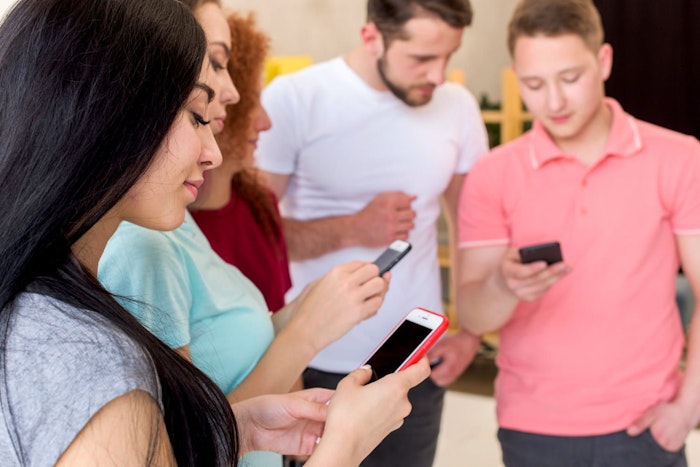 Impacto das redes sociais no comportamento dos jovens brasileiros